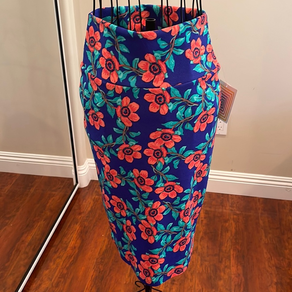 Lularoe Cassie pencil skirt size XS. New with tags.